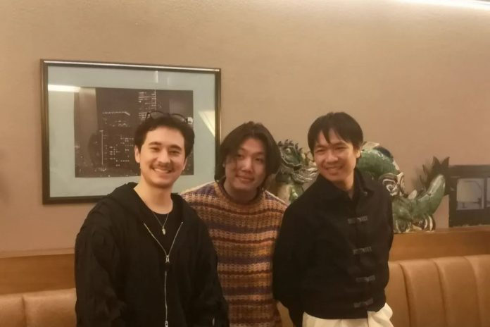 Personel band Ricecooker (Jerome Kurnia, Will Mara, dan Alif Keenan) saat peluncuran album perdana Favorite Dinner Guest di Jakarta.