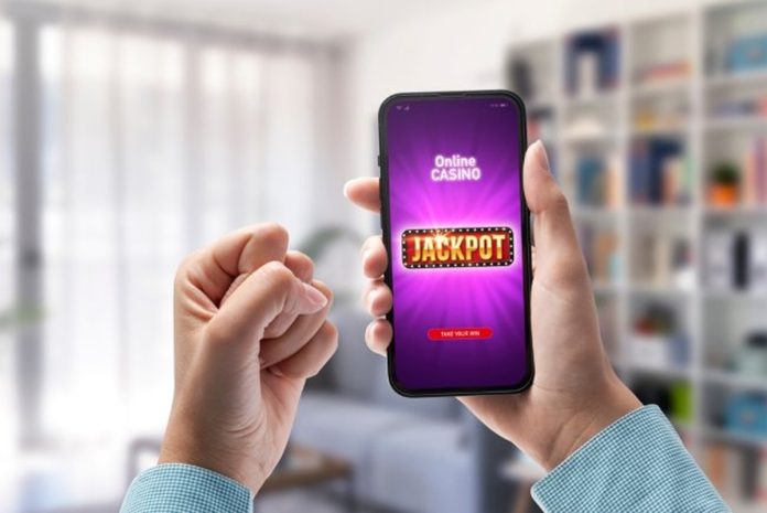 Pecandu judol cenderung sangat protektif terhadap perangkat elektroniknya.