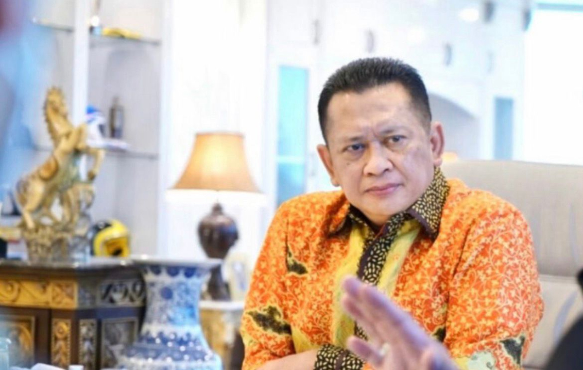 Sosok Bambang Soesatyo (Bamsoet) saat memberikan pemaparan mengenai stabilitas politik dan demokrasi di Indonesia.