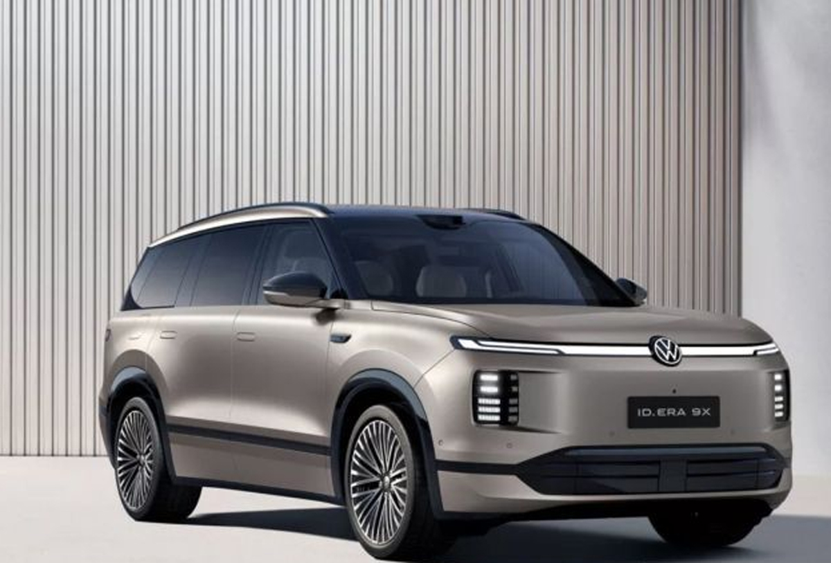 Tampilan interior mewah SUV SAIC Volkswagen ID. Era 9X yang menampilkan layar tengah 15,6 inci dan kursi baris kedua yang lapang.