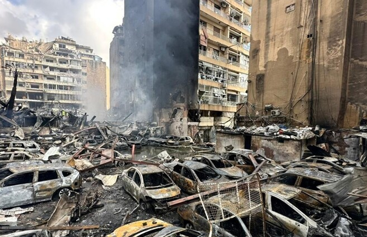 Ilustrasi dampak serangan udara di pemukiman warga Lebanon Selatan yang menyebabkan kerusakan bangunan dan jatuhnya korban jiwa.