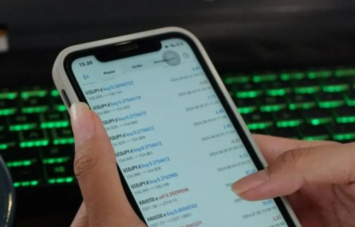 Tampilan antarmuka aplikasi Pintu Pro Web yang menunjukkan grafik analisis teknikal dan fitur trading crypto futures serta saham tertokenisasi.
