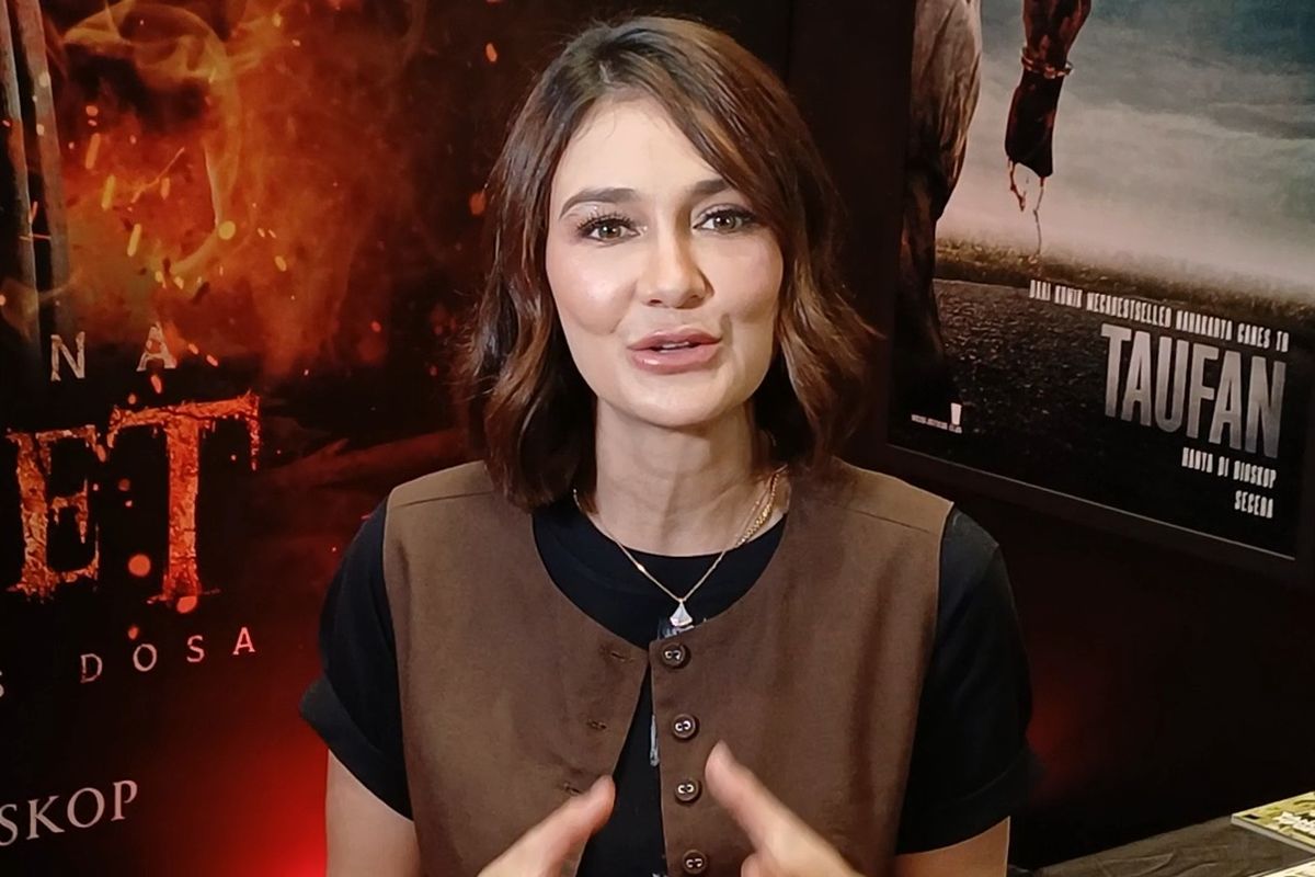 Artis Luna Maya saat menghadiri showcase Leo Pictures di Jakarta, membahas perannya sebagai eksekutif produser film Jangan Buang Ibu.