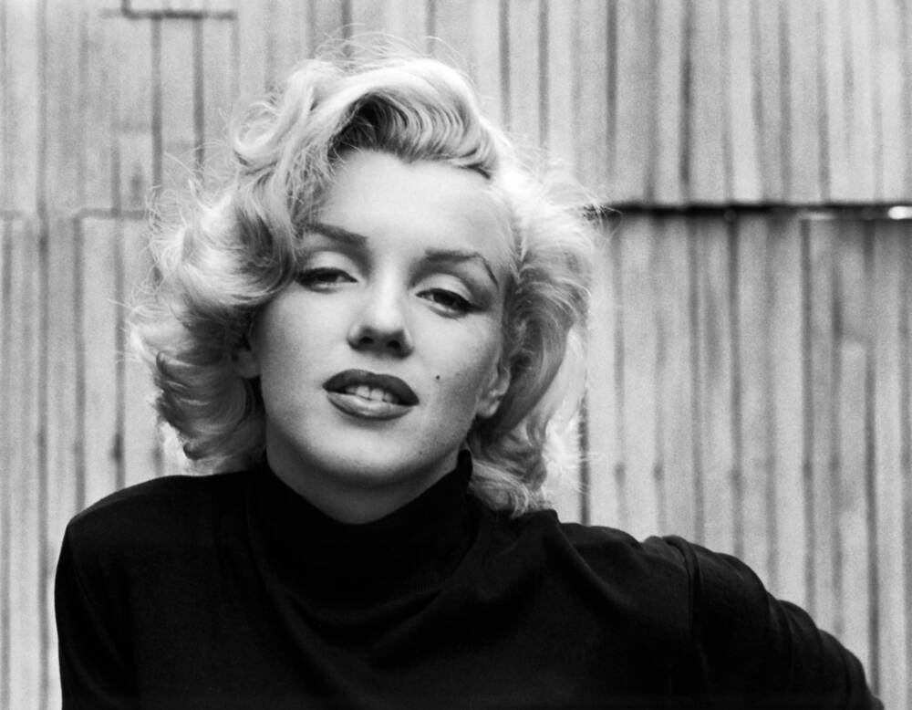 Koleksi memorabilia pribadi Marilyn Monroe termasuk surat tulisan tangan, puisi, dan aksesori yang akan dilelang oleh Heritage Auctions.
